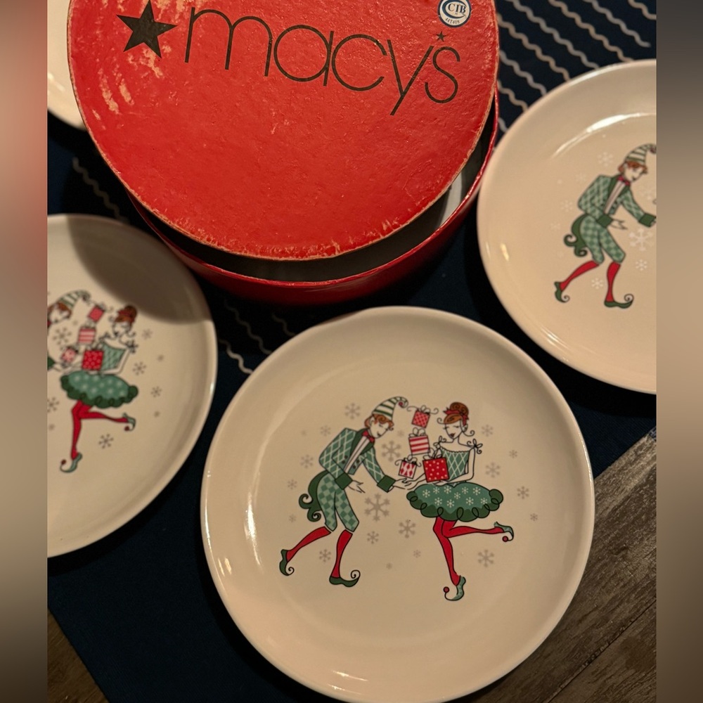 Unique Vintage Macy's Harlequin Christmas Dessert Plates Set of 4 w/Original Box